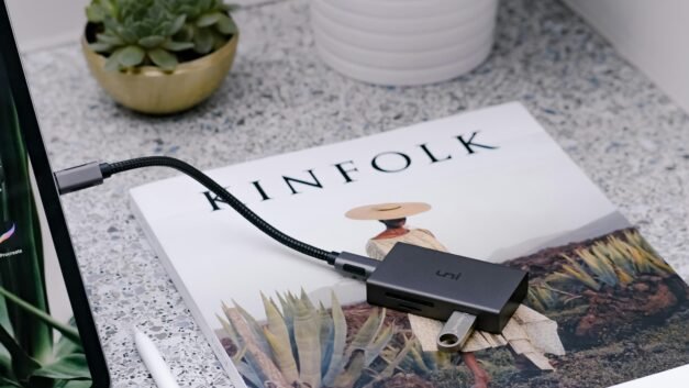 USB 3.2 vs. Thunderbolt: Which Office Tech Interface Reigns Supreme?