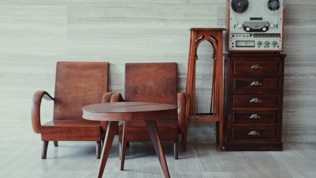 Home Decor Showdown: Is Wooden or Metal Furniture the Better Investment?