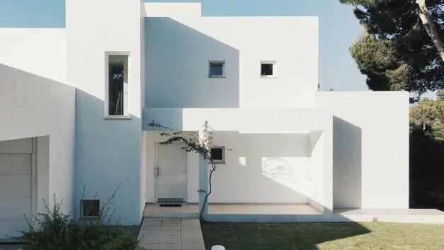 Smart Home Showdown: Wi-Fi vs. Wired Surveillance Cameras – Which is Best for Your Security?