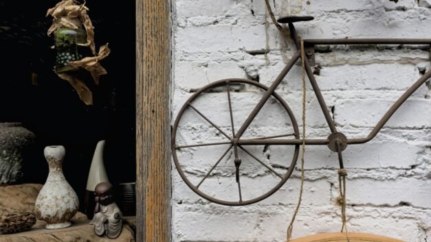 Wall Decor	Metal vs. wooden wall decor – Which looks better?