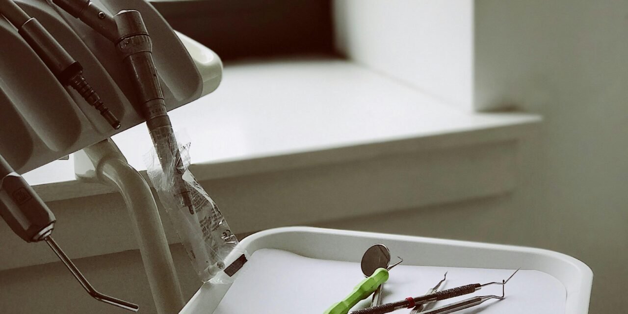 Wood, Rattan, or Metal: Choosing the Best Material for Your Dental Care Products