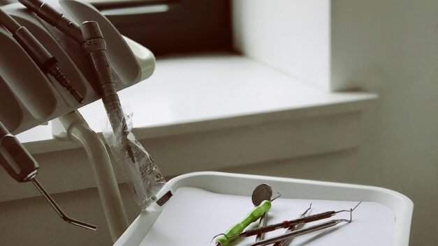 Wood, Rattan, or Metal: Choosing the Best Material for Your Dental Care Products