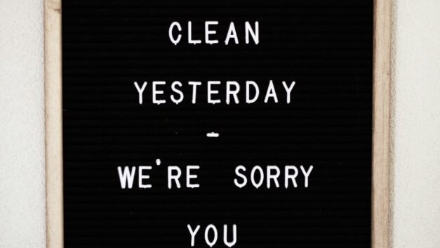 Home Cleaning Showdown: Reusable vs. Disposable Cloths – Which One Saves You More?