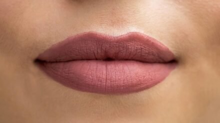 7 Secrets to Choosing Long-Lasting Lip Gloss: Tips for Flawless Makeup That Lasts All Day