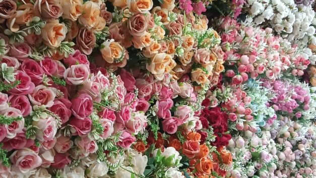 Top Floral and Fruity Fragrances for Your Everyday Wear: A Guide to Fresh and Invigorating Scents