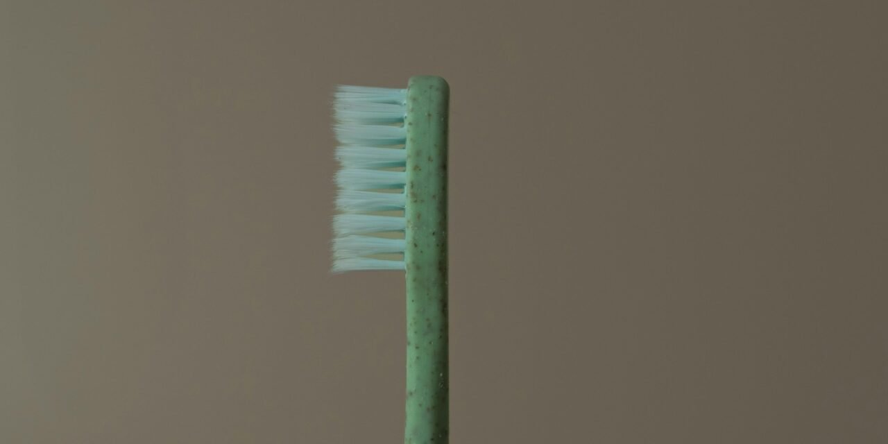 Transform Your Smile: How Often Should You Replace Your Toothbrush Head for Optimal Oral Health?