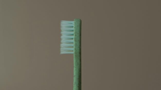 Transform Your Smile: How Often Should You Replace Your Toothbrush Head for Optimal Oral Health?