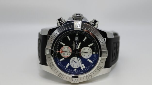 Automatic vs. Quartz Watches: Understanding the Key Differences and Choosing the Right Timepiece