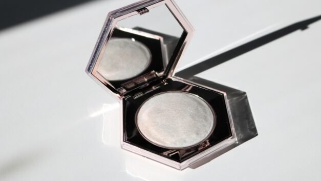 Find Your Perfect Glow: Choosing the Right Highlighter for Every Skin Tone