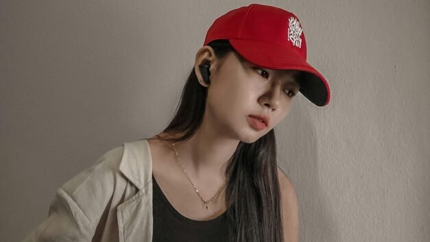 Mastering Style: Top Tips for Women on Combining Clothing and Accessories